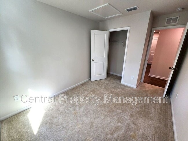 Building Photo - 165 Sarnesfield Wy