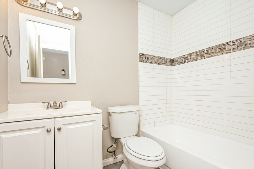 Building Photo - 2811 Galemeadow Dr