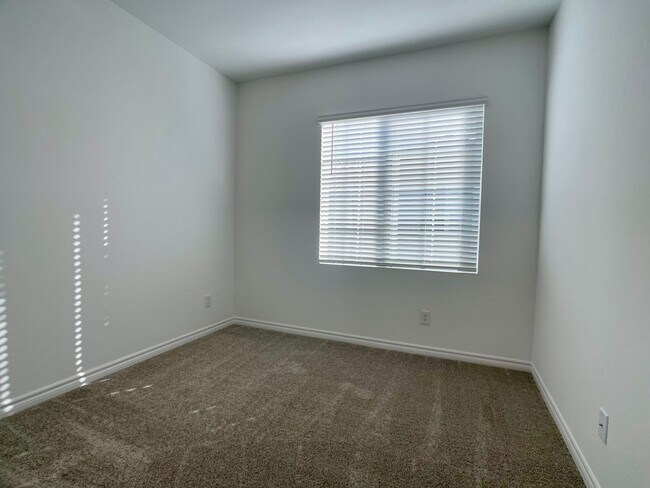 Building Photo - LOVELY TOWNHOUSE FOR RENT - GATED 3 BED 3 ...