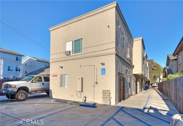 Building Photo - 3105 Walton Ave
