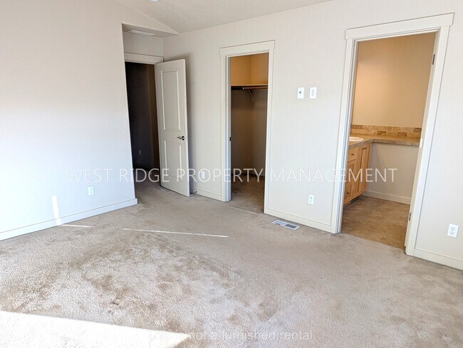 Building Photo - 13655 SW King Lear Way