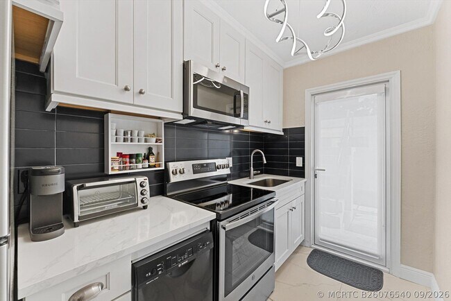 Building Photo - 990 Casuarina Rd