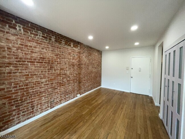 Building Photo - 6 E Blackwell St