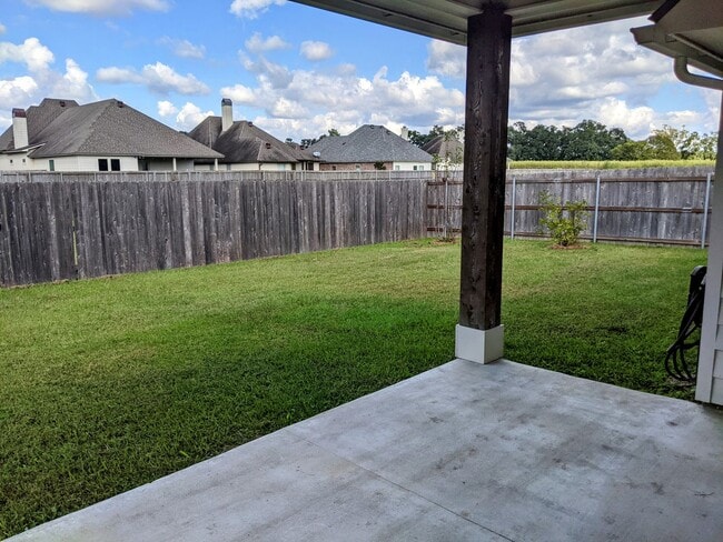 Building Photo - Wake up on Sleepy Brook Rd!