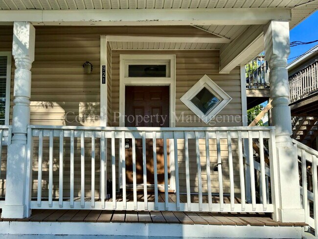 Building Photo - 2BR/1BA Nicely remodeled historic home in ...