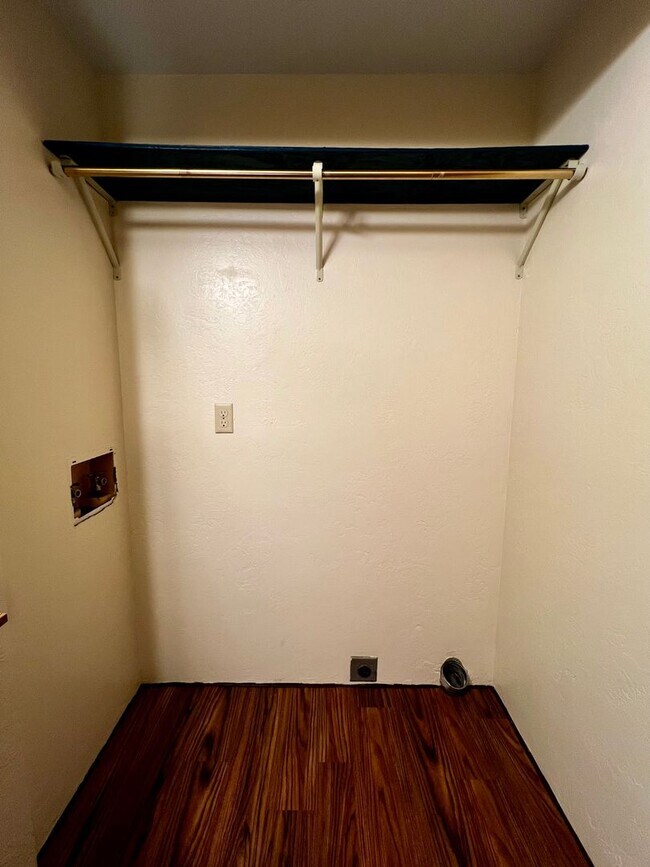 Building Photo - Move in special - $150 off first month's rent!
