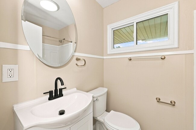 Building Photo - 248 Canterbury Dr