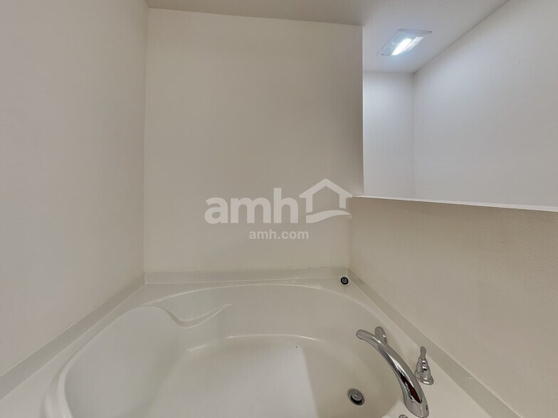 Building Photo - 631 Chatham Walk Dr