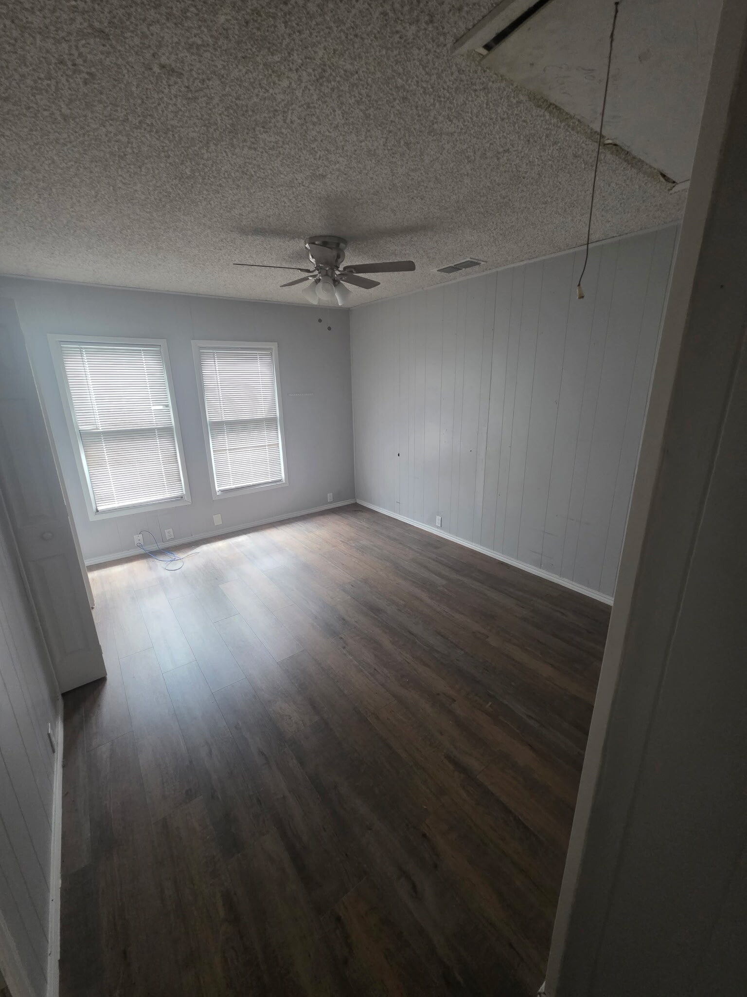 Building Photo - 211 W Huff Ave