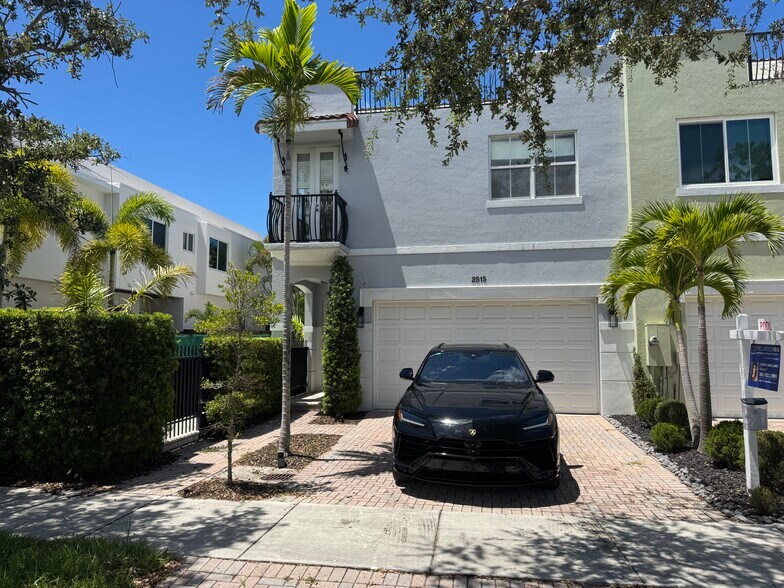 Building Photo - 2515 NE 18th St