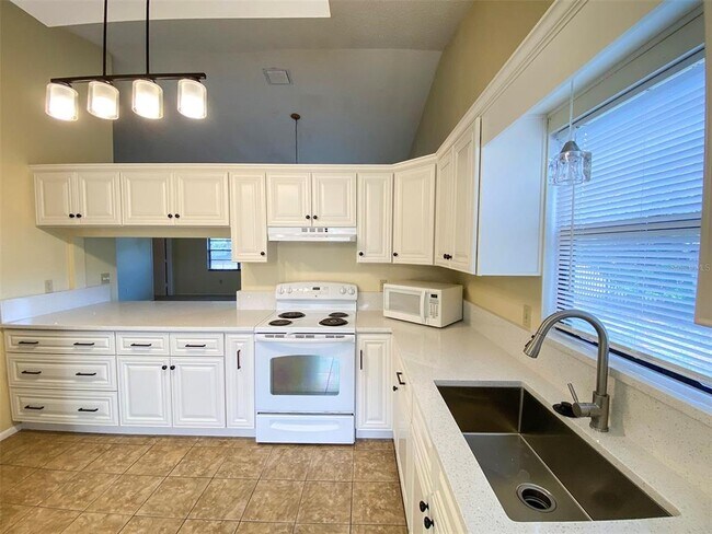 Building Photo - 5025 Barrington Cir