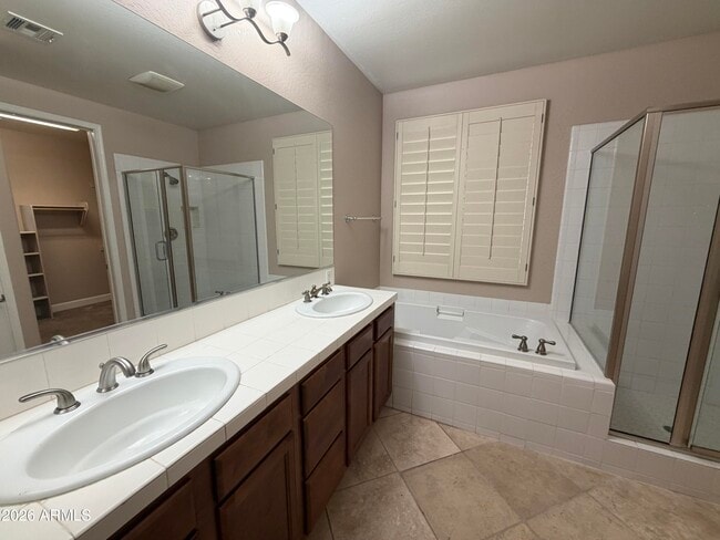 Building Photo - 421 W Wisteria Pl