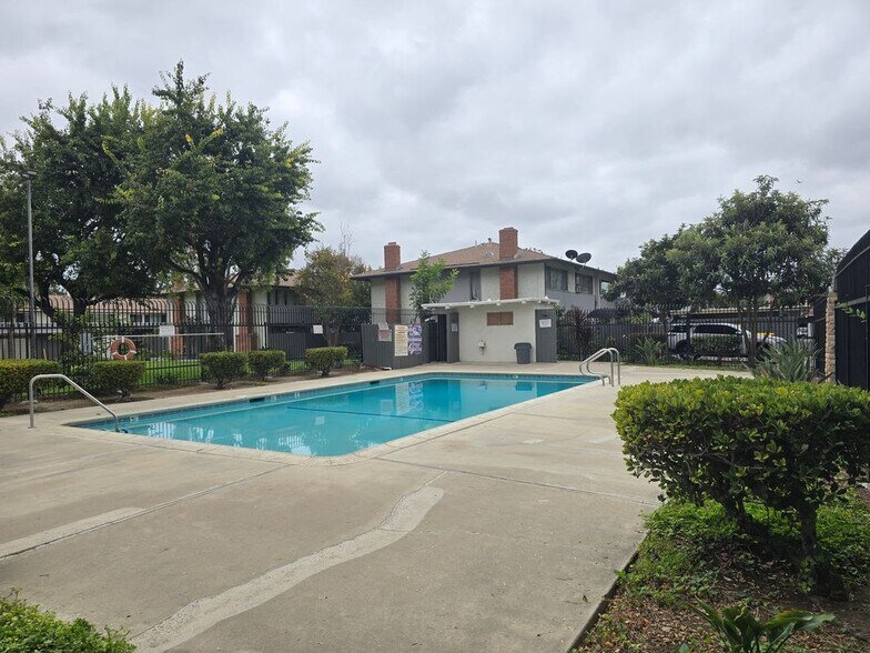 Building Photo - 16578 Montego Way