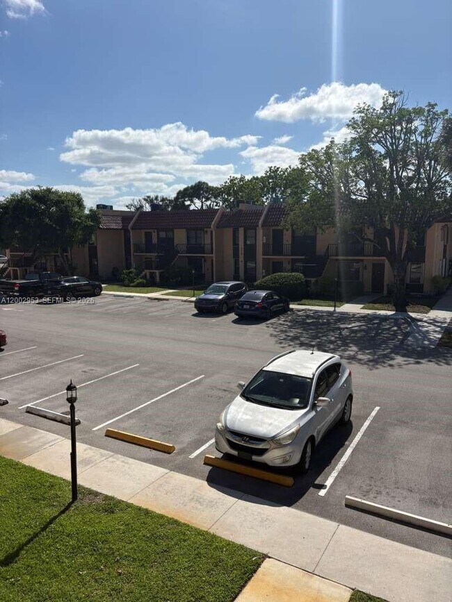 Building Photo - 5937 Forest Hill Blvd