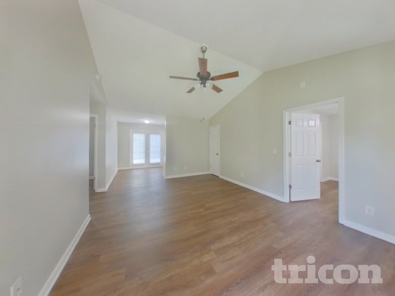 Building Photo - 113 E Panther Creek Rd
