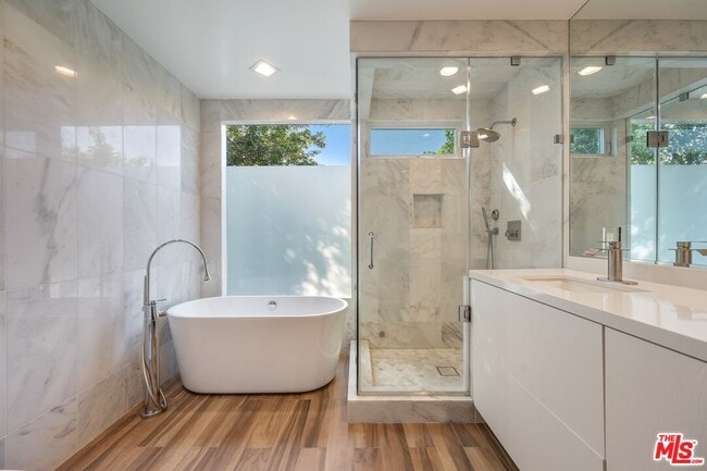 Building Photo - 1708 Clear View Dr