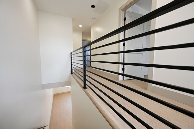 Building Photo - 132 Brushwood Dr