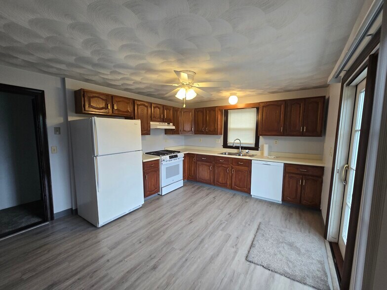 Building Photo - 128 Martin St