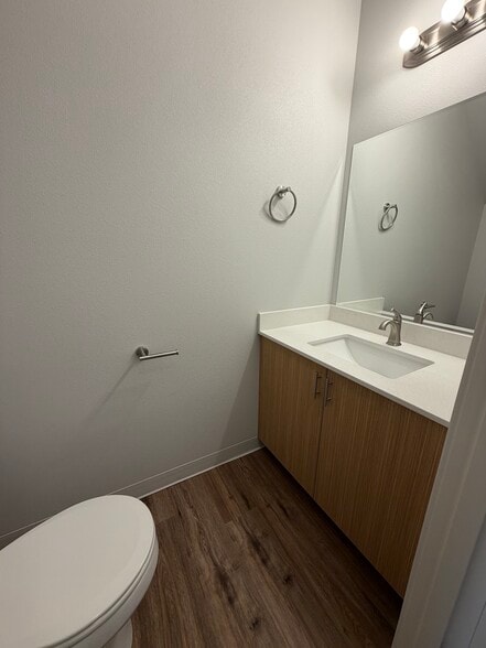 Building Photo - 8001 Oneil Rd NE