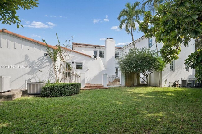 Building Photo - 3002 Segovia St