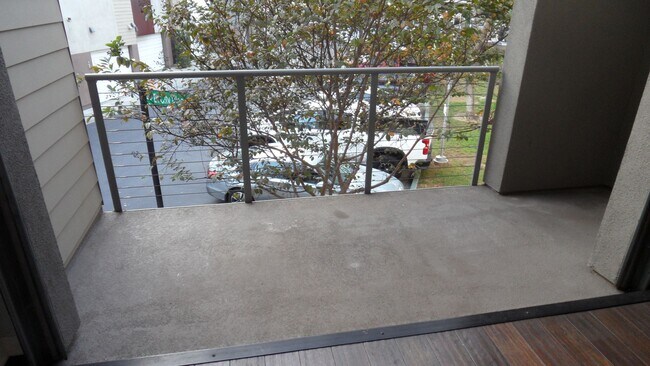 Building Photo - Office Space Living 2 BR 2.5 BA Attached 2 Car Garage