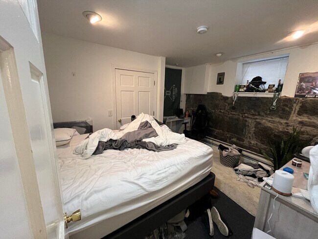 Building Photo - 915 Beacon St