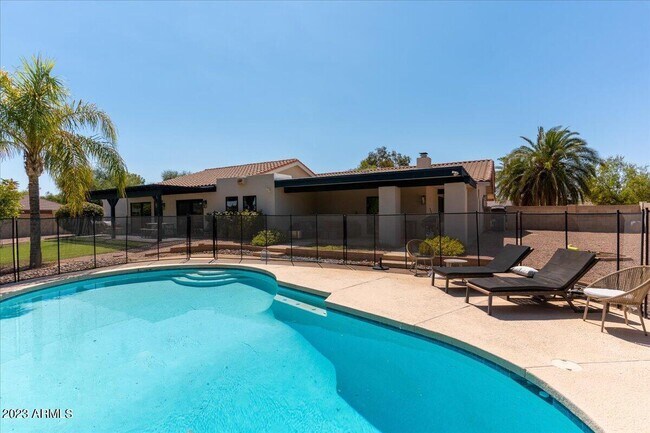 Building Photo - 11601 N 50th Pl