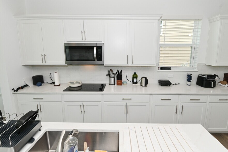 Building Photo - 7348 Deerberg Dr