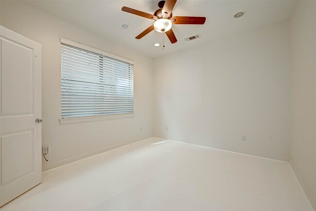 Building Photo - 2516 Bevis St