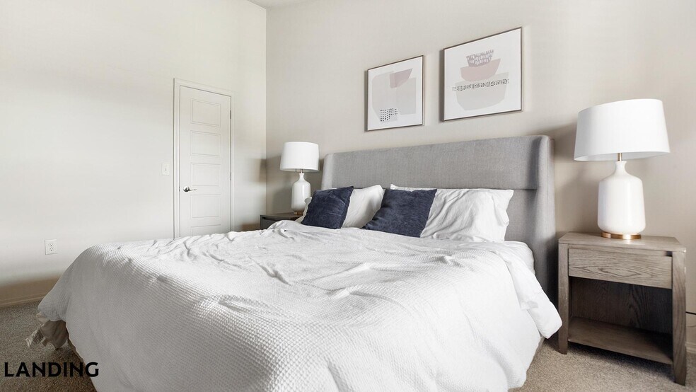 Building Photo - 701 W 101st Pl S