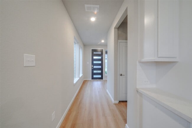 Building Photo - 21859 Fitzroy Mnr Ln