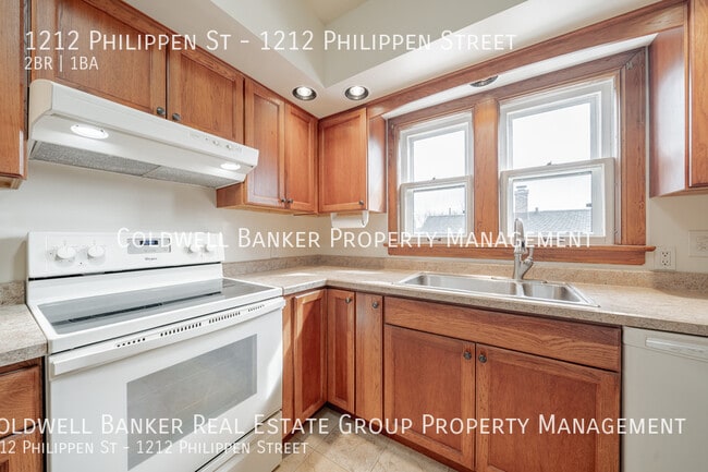 Building Photo - 1212 Philippen St