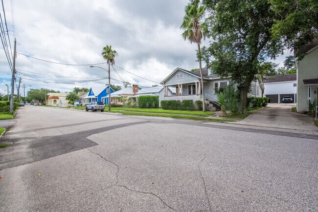 Building Photo - 27 Old Mission Ave