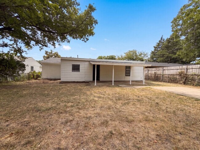 Building Photo - 330 E Coral Way