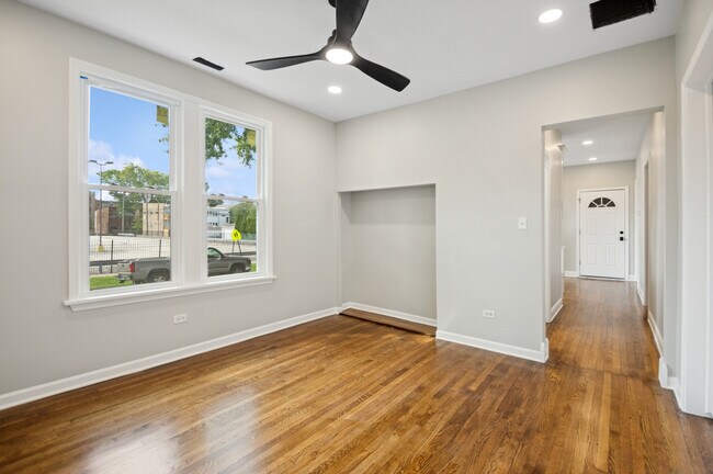 Building Photo - 3300 N Karlov Ave