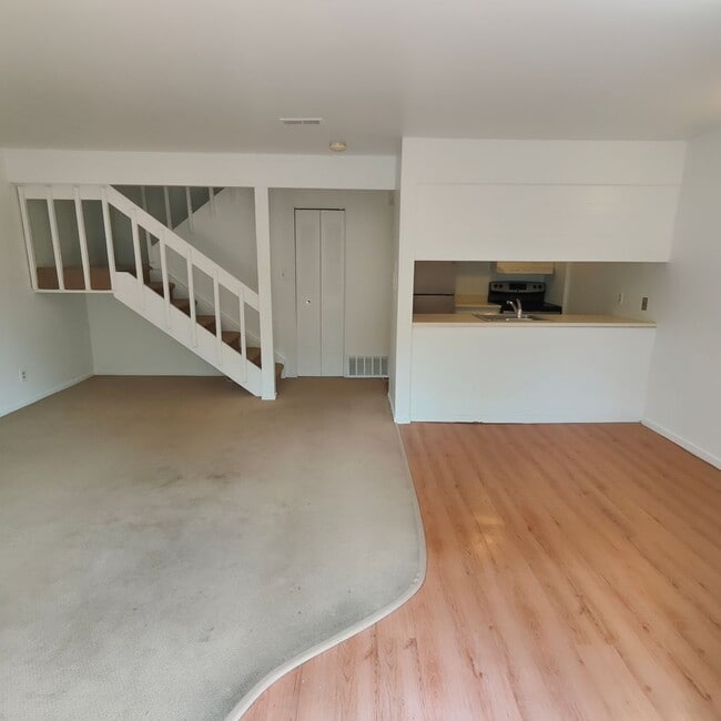 Building Photo - Two Bedroom Condo For Rent In Downtown Bou...