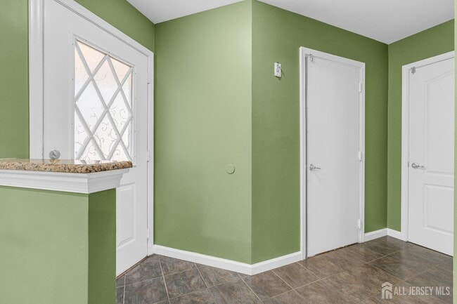 Building Photo - 356 Hawthorne Rd