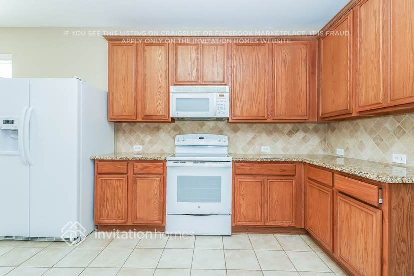 Building Photo - 3168 Kingswood Ct