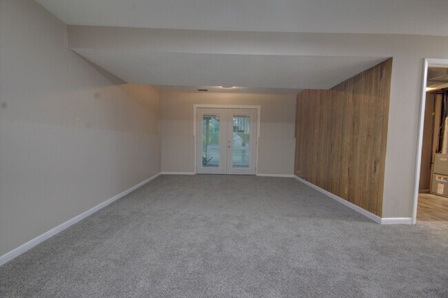 Building Photo - Renovated Orion Home