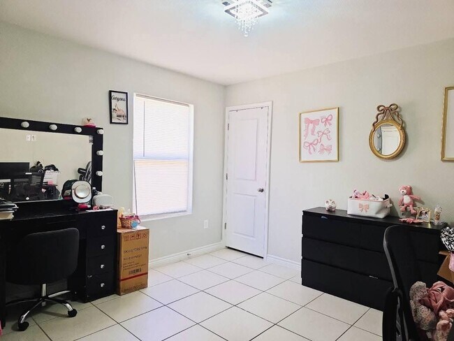 Building Photo - 2214 Durazno Ct