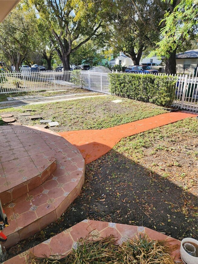 Building Photo - 1030 NW 48th St