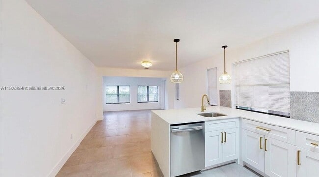 Building Photo - 2529 NE 181st St