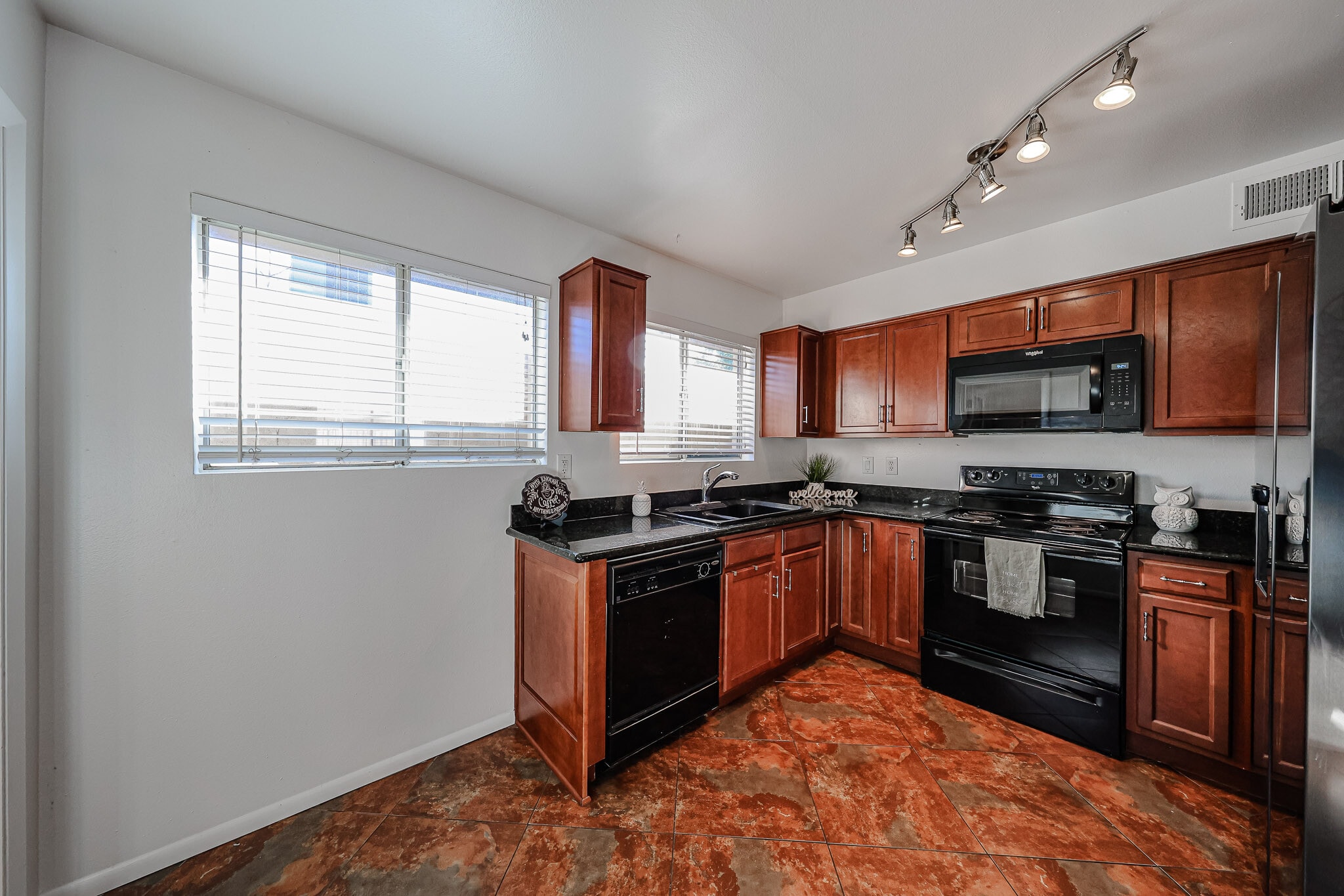 light and bright! - 3022 N 37th St