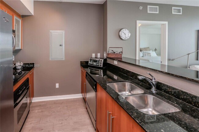 Building Photo - 325 S Biscayne Blvd