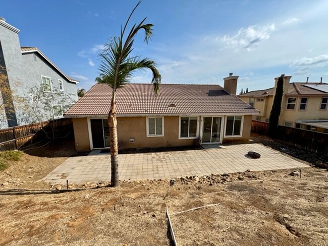 Building Photo - Charming 4 Bedroom Home with Spacious lot ...