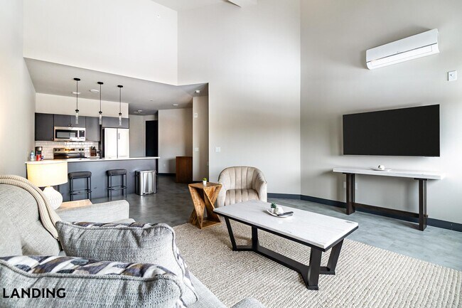 Building Photo - 55 Elm St