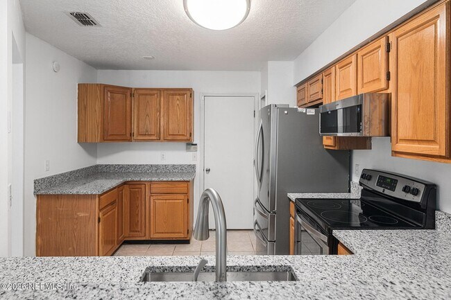 Building Photo - 330 Sunrise Cir