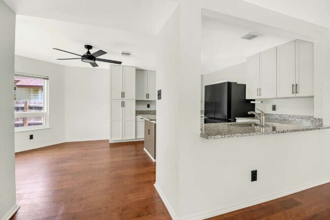 Building Photo - "Discover Your Dream Home: Spacious 3-Bedroom Oasis with Granite Elegance in San Antonio!"