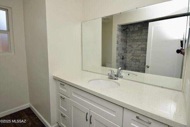 Building Photo - 4233 E Lester St