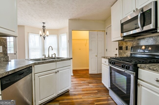 Building Photo - 105 N Oakland Cir